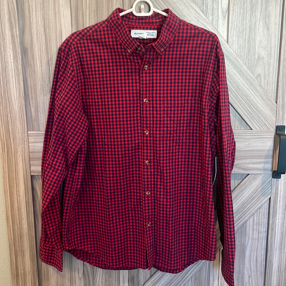 Old Navy Men’s Button Down Shirt, Size L, NWT!